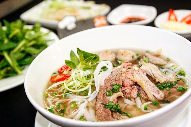 Hanoi street food, hanoi noodle, phở hanoi, Hanoi travel, Hanoi tour