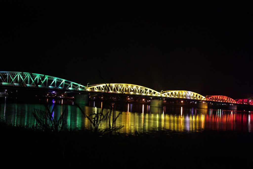 Trang tien bridge, Hue city tour, travel to Hue, Huong river tour