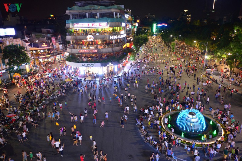 Dong Kinh Nghia Thuc square is a part of Hanoi walking street