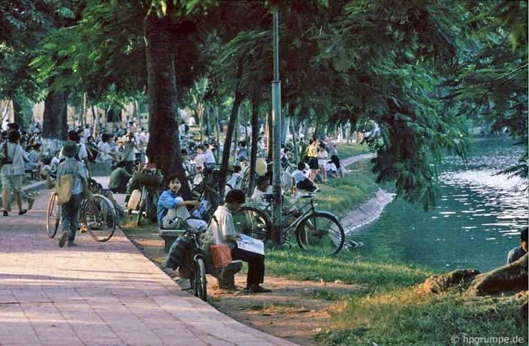 Hoan Kiem lake in 1992