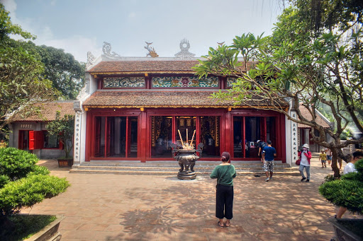 Ngoc Son temple campus