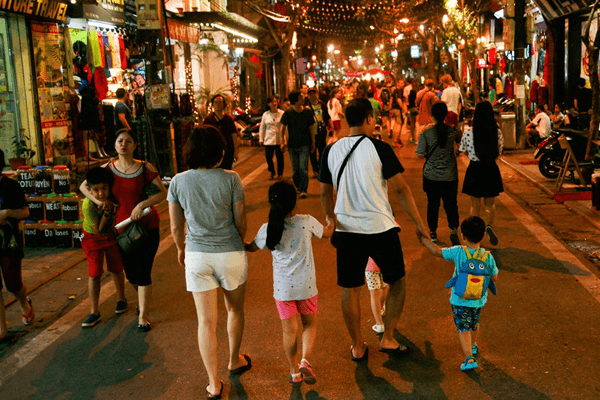 Tourist walk in the Hanoi walking streets - Things to do in Hanoi