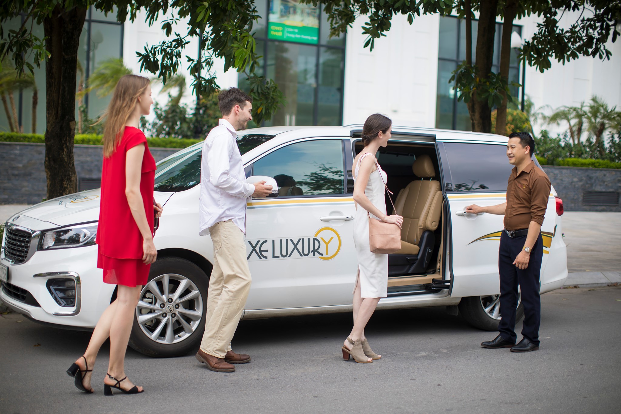 Xe Luxury - Transport from Hanoi to Halong 2