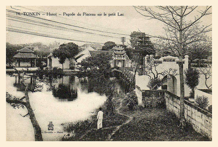 The Huc bridge and Ngoc Son temple in 1901