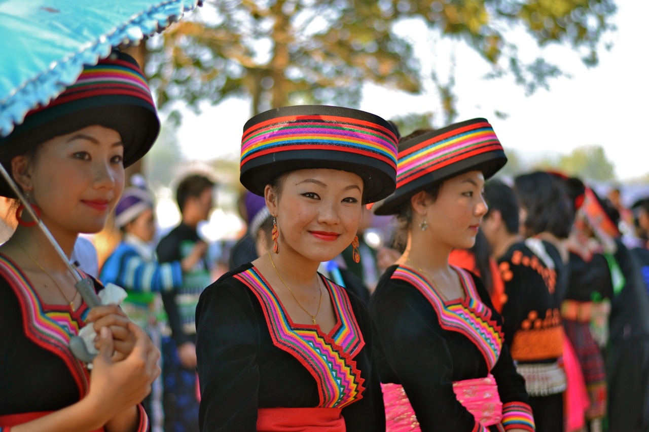 Mekong-river-cruise-to-Luang-Prabang-Hmong people
