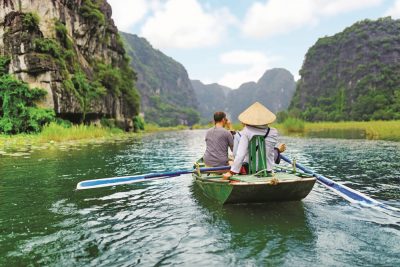 Tam Coc Boat traveling
