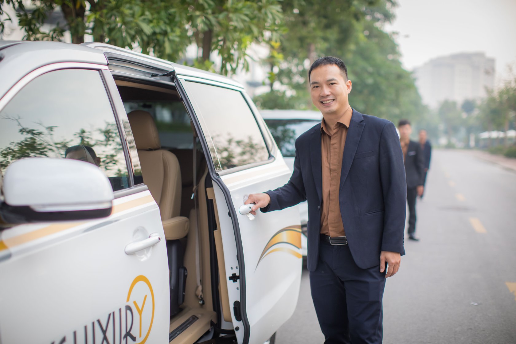Xe Luxury - Transport from Hanoi to Halong 2